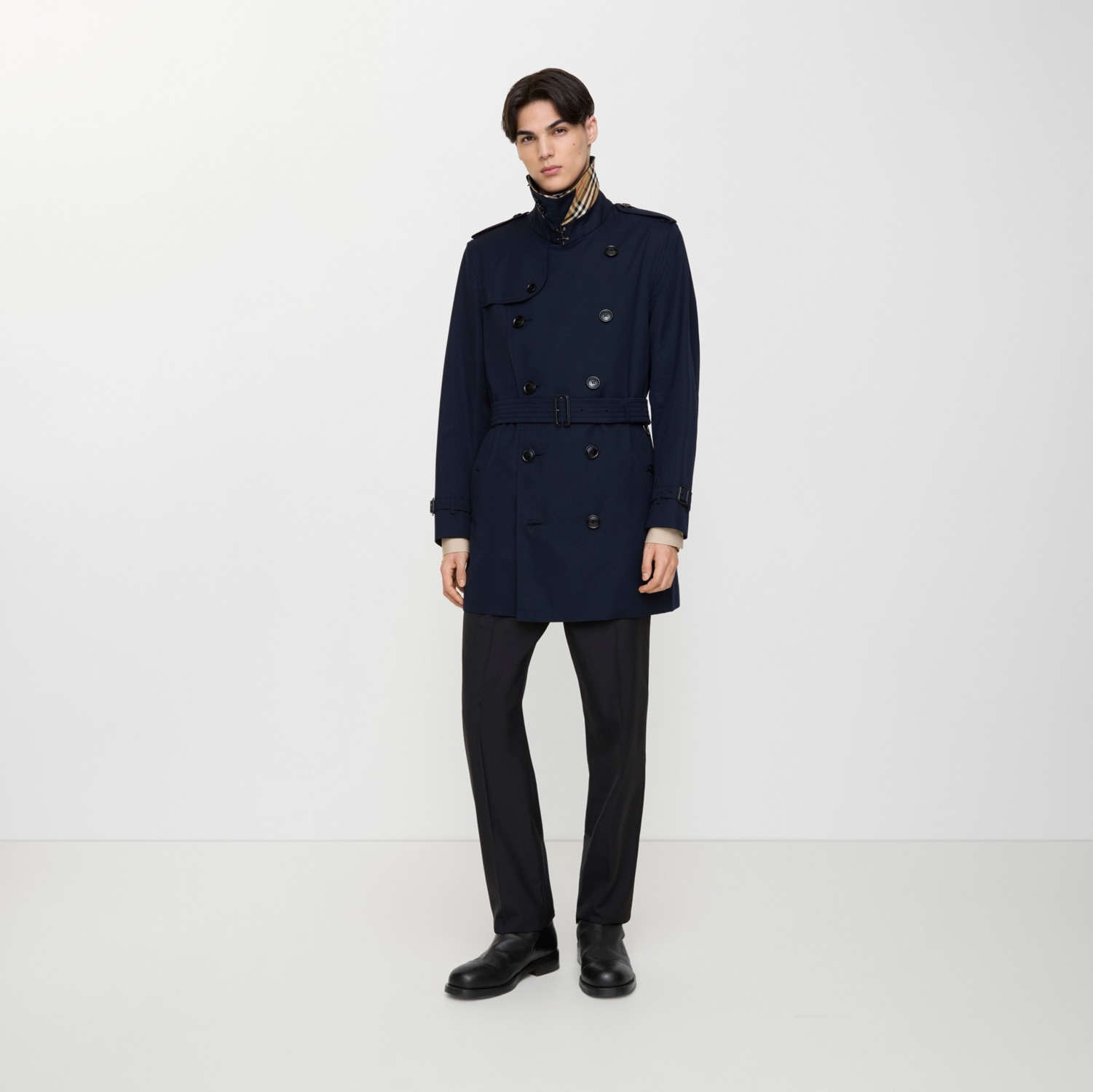 Short Kensington Heritage Trench Coat in Coal blue - Men, Cotton
