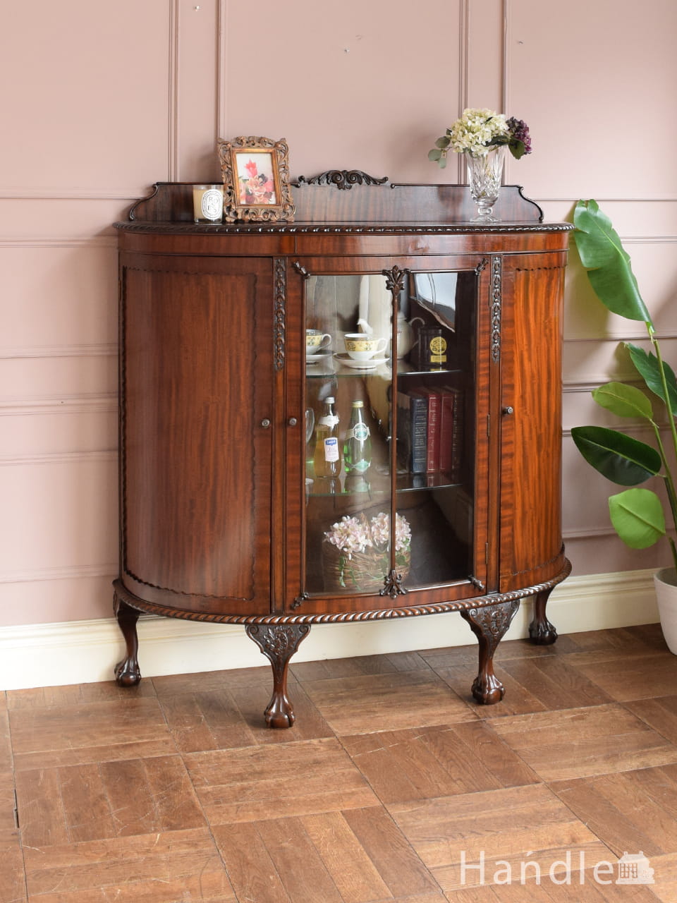 北欧スタイルのヴィンテージキャビネット、ガラス扉が付いた引き戸の