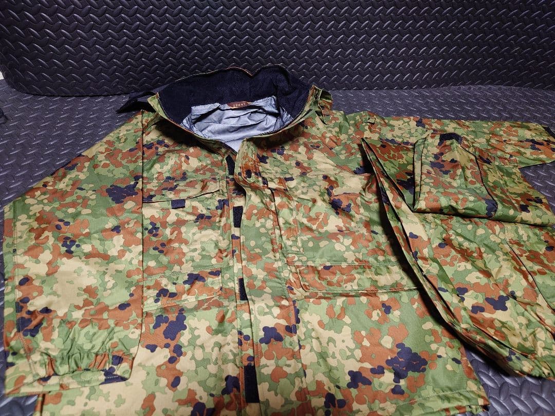 【未使用品】FÜRST GORE-TEX自衛隊迷彩 レインウェア Lサイズ 新型GORE-TEX（ゴアテックス）迷彩雨衣 ミリタリーグッズ、自衛隊