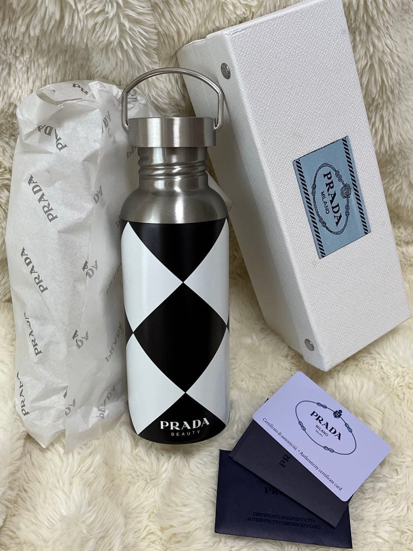 【未使用】PRADAプラダ｜タンブラー·水筒·ステンレス（箱あり） 新品未使用箱付き】プラダ ステンレスボトル タンブラー 水筒 - メルカリ
